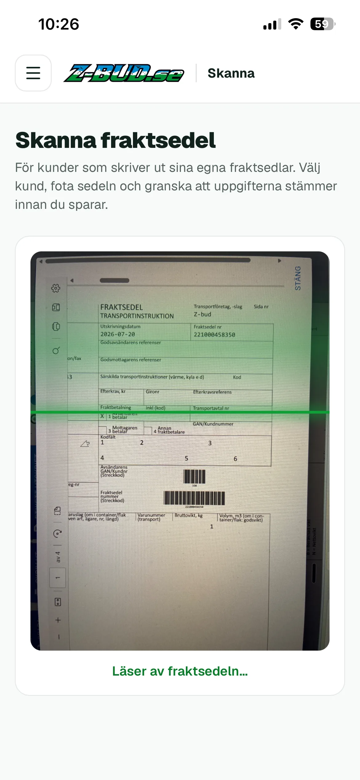 Skanna-funktionen i Z-Buds app läser av en pappersfraktsedel med grön scanline.